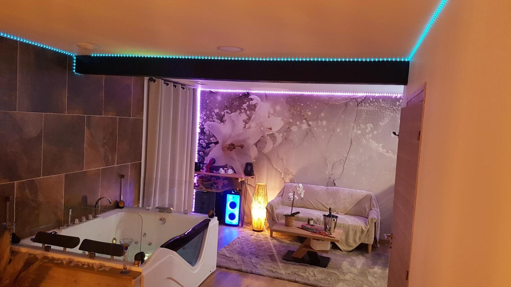 Puisserguier Love Room Jaccuzi מראה חיצוני תמונה