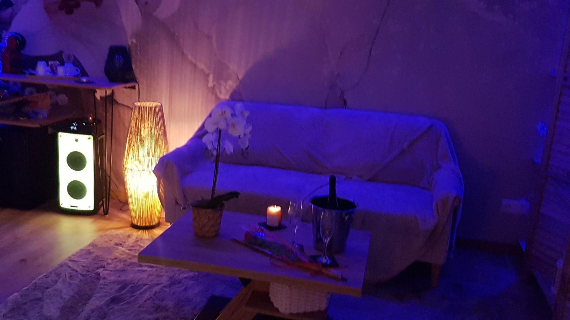 Puisserguier Love Room Jaccuzi מראה חיצוני תמונה