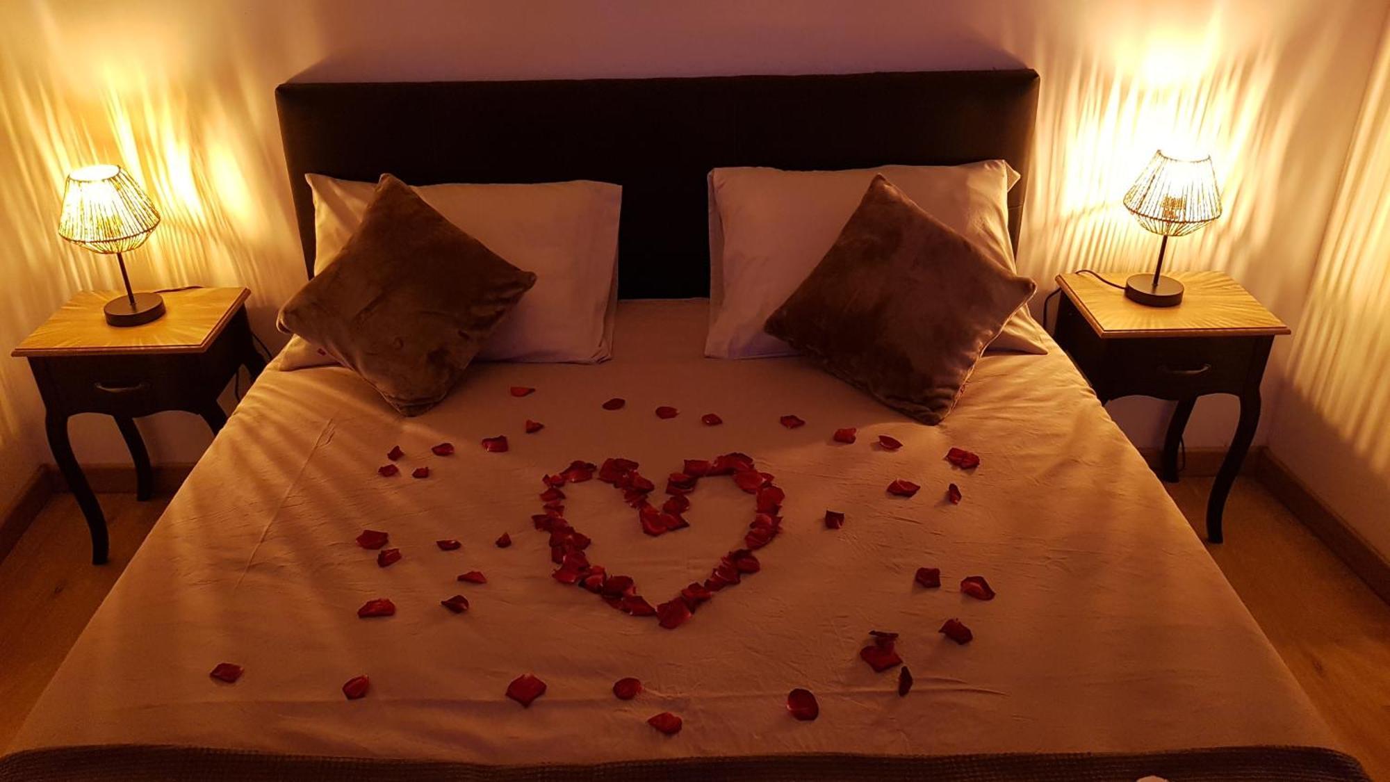 Puisserguier Love Room Jaccuzi מראה חיצוני תמונה