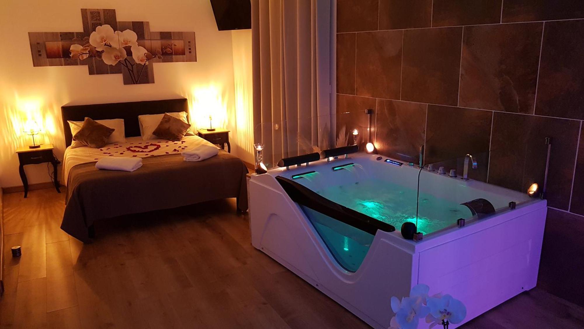 Puisserguier Love Room Jaccuzi מראה חיצוני תמונה